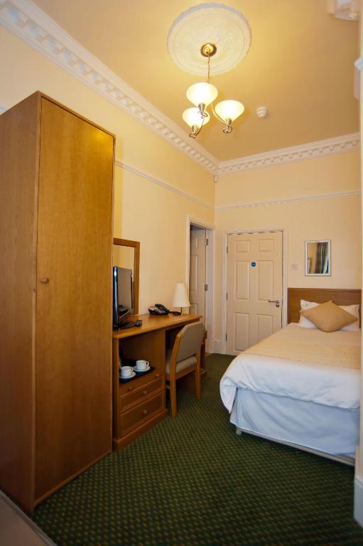A Park View Hotel Wolverhampton Room photo